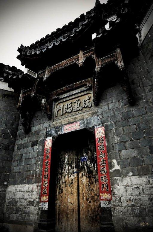 “欢欢喜喜过大年 龙腾鼓舞贺新春”群文戏曲晚会唱响金城